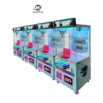 Gioco arcade con giocattoli di peluche